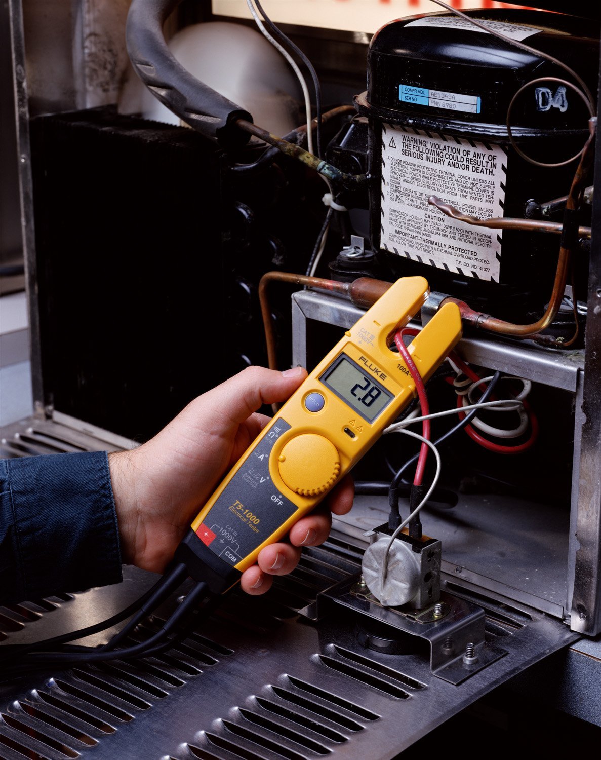 Fluke T5-600 Electrical Voltage, Continuity and Current Tester, Measures AC Current Up to 100 A Without Contact, Automatically Select AC/DC for Tests, Includes Detachable SlimReach Probe Tip - Image 6