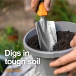 Fiskars Trowel, Heavy Duty Gardening Hand Tool with Hang Hole, For Digging and Planting, Rust Resistant Cast Aluminum, Ergonomic Handle and Comfort Grip, Gardening Tools for Yard - Image 3