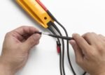 Fluke T5-1000 Voltage, Continuity and Current Tester, OpenJaw Design For Current Measurements Without Metallic Contact, Includes Detachable Slim Reach Probe Tips, Auto Selects AC or DC Voltage - Image 2