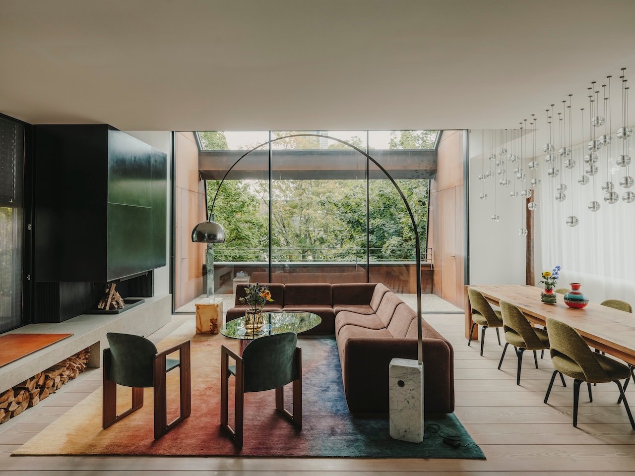 Holzrausch Extends a Wilhelminian-Era Frankfurt Penthouse