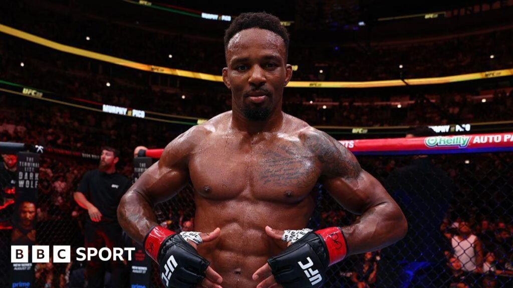 Lerone Murphy celebrates beating Aaron Pico in August