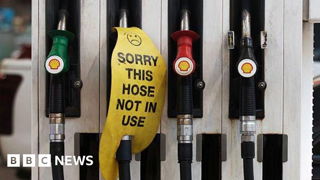 PM seeks to reassure Australians over fuel supply amid panic buying