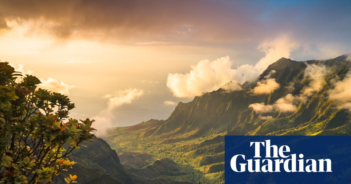 Three killed as tourist helicopter crashes on Hawaiian island of Kauai | Hawaii