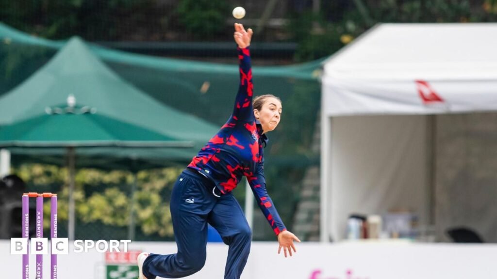 Laura Cardoso bowling in a match in Hong Kong in 2023