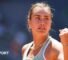 Aryna Sabalenka raises her fist after beating Naomi Osaka