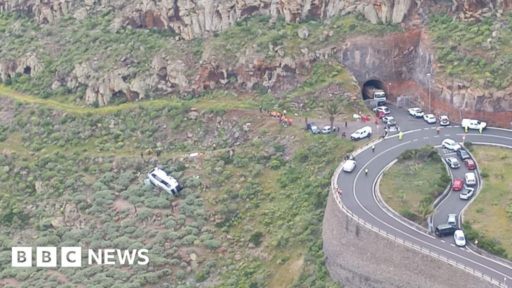 One dead after bus carrying British tourists crashes in Canary Islands, officials say