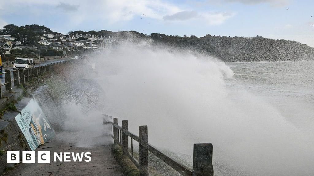 Storm Dave to 'deepen' as amber wind warning sets in for parts of UK