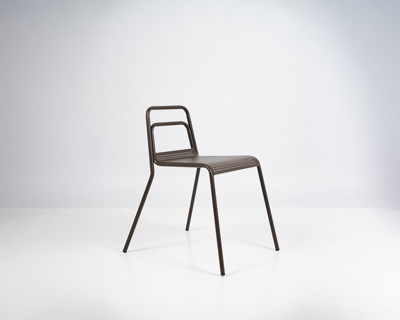 The Settecento Chair by Leonardo Liendo Brings New Depth To Stability