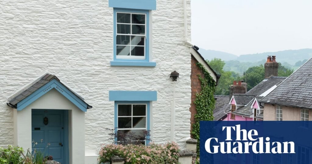 UK house prices fall in March amid uncertain impact of Middle East conflict | Housing market