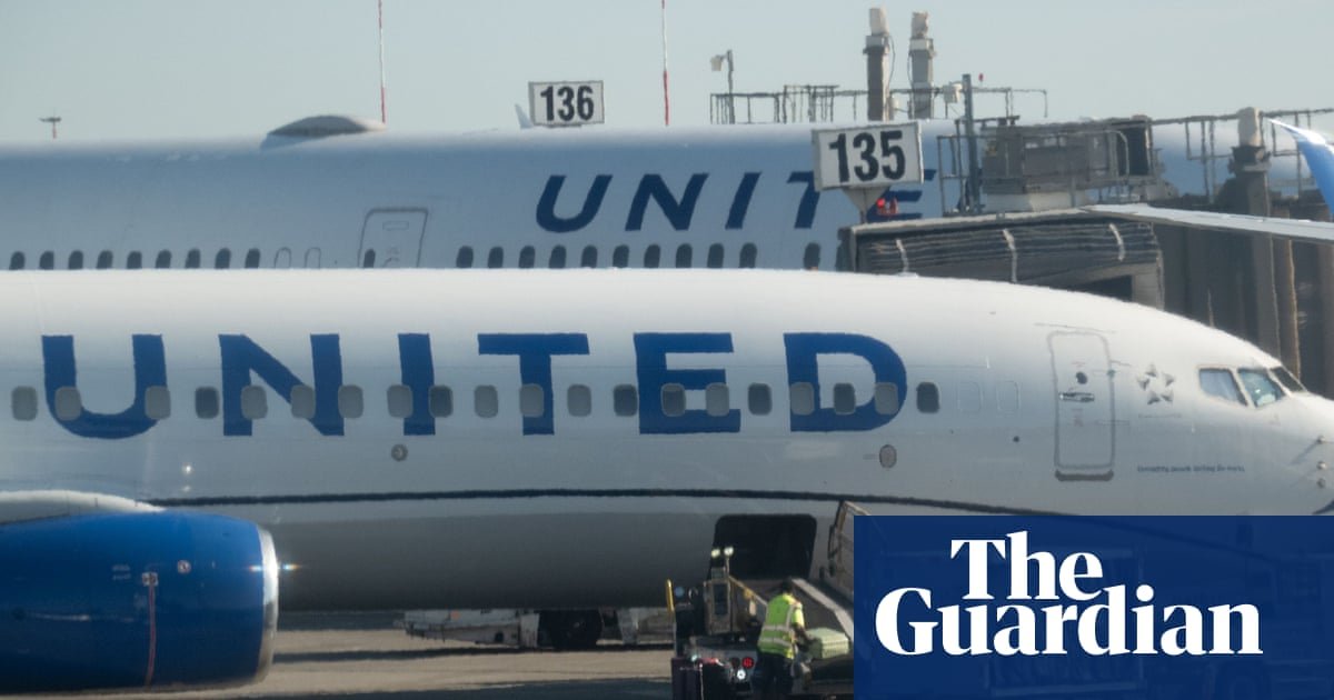 United plane makes emergency landing in Pittsburgh over ‘possible security issue’ | Pennsylvania