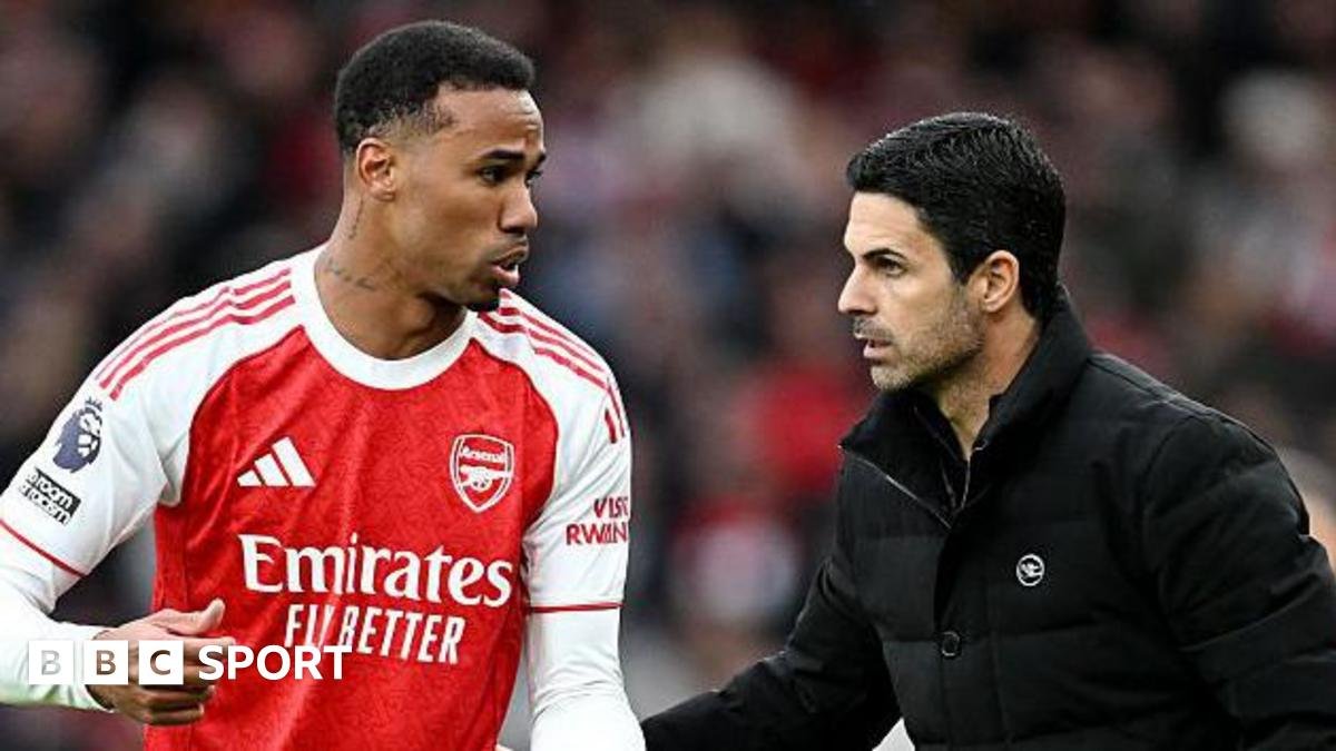 Arsenal manager Mikel Arteta talks to defender Gabriel