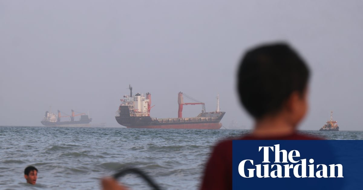 Donald Trump sends warships to break Iran’s strait of Hormuz blockade | US-Israel war on Iran