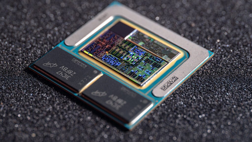 Intel "Razor Lake-AX" Could Bring Back On-Package Memory