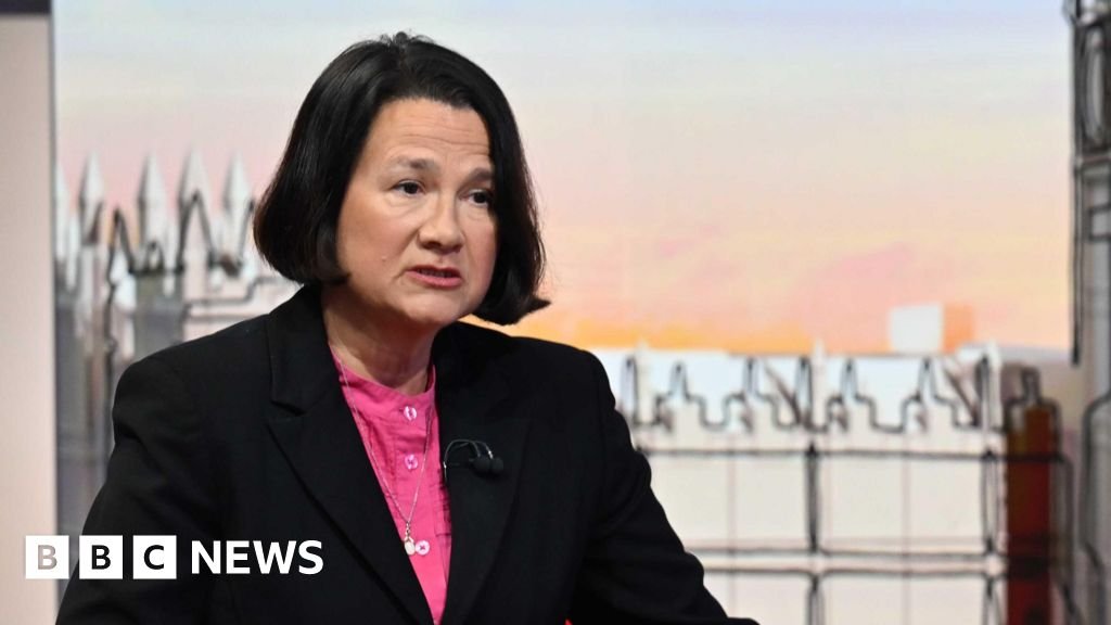 Labour MP challenges ministers to move against Starmer