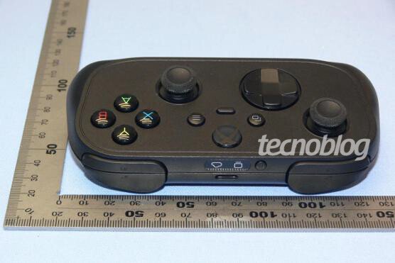 Microsoft's Leaked Compact Xbox Cloud Controller May Be Coming To Eat 8BitDo's Lunch