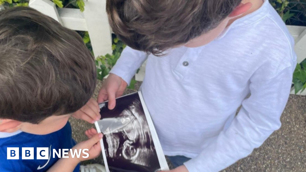 Princess Eugenie expecting third child this summer