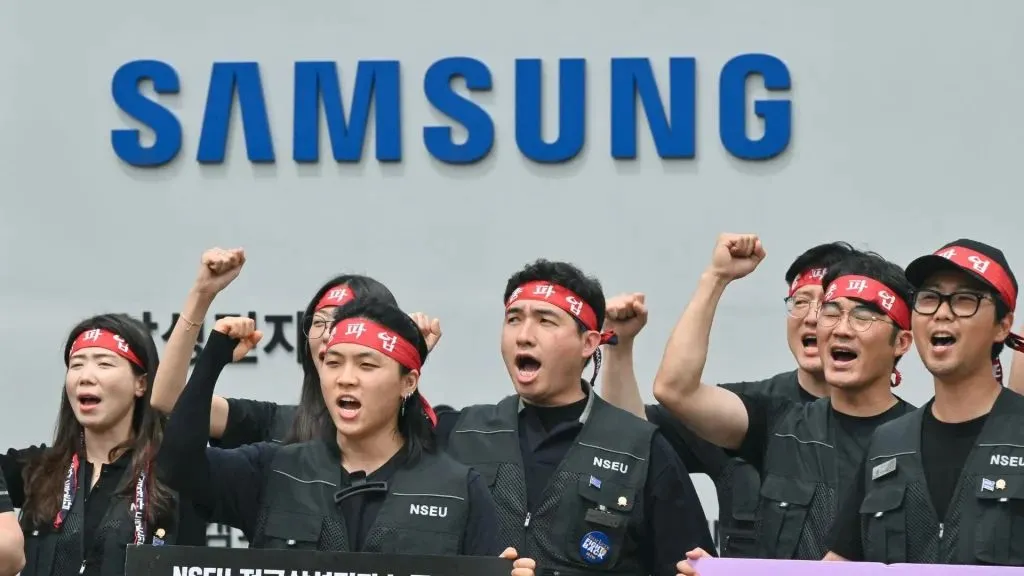 Samsung strike called off as pay rise agreed
