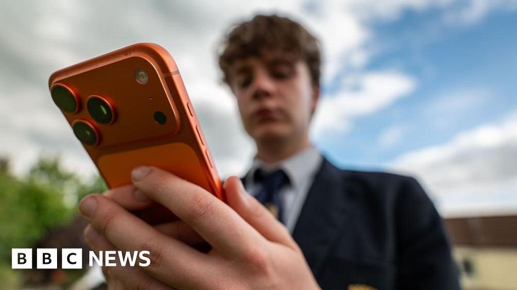 Social media as bad for young people as smoking, top doctors say