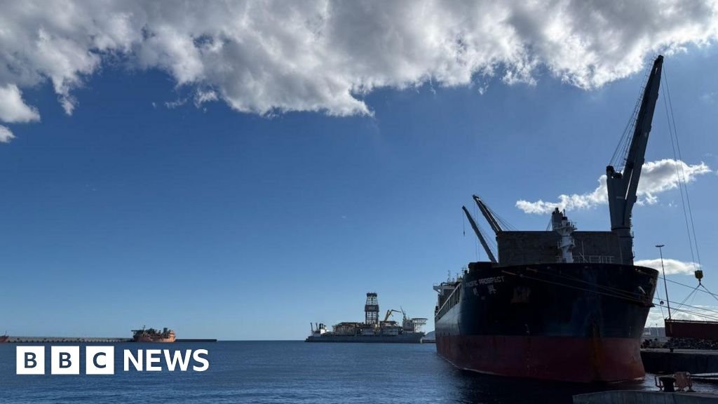 Tenerife medics poised to receive virus-hit cruise ship passengers