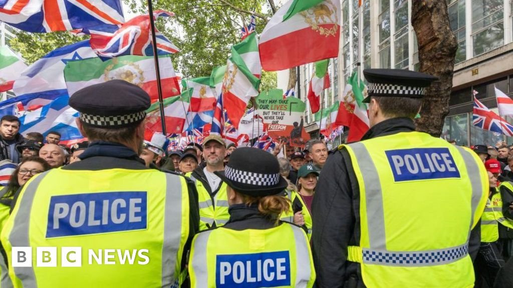 Thousands of officers deployed as crowds gather for London protests