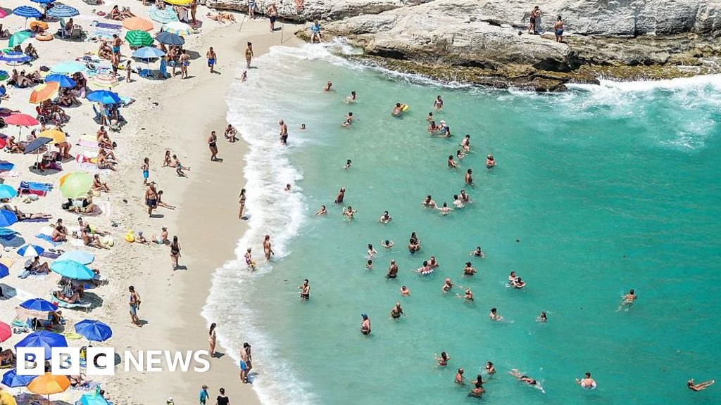 Tui sees summer sales fall 10% due to cautious UK customers