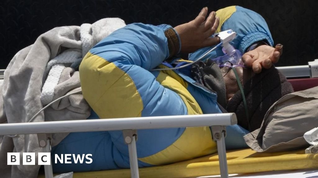 Mount Everest climber recounts moment he lost guide who survived alone for six days