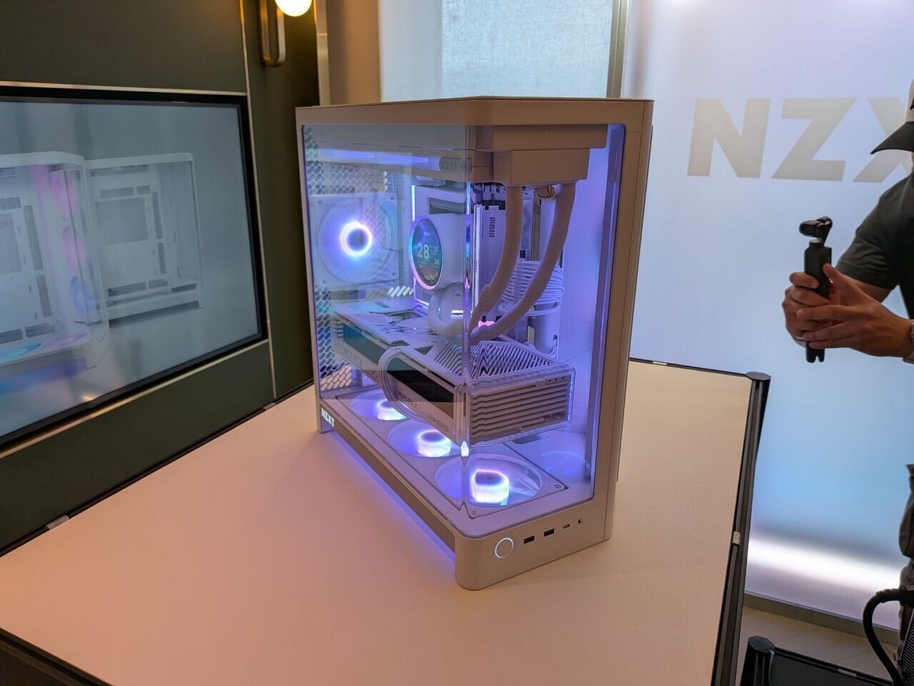 NZXT Shows Off H6 at Computex: 55 L Dual-Chamber Mid-Tower Case With Curved Glass Window