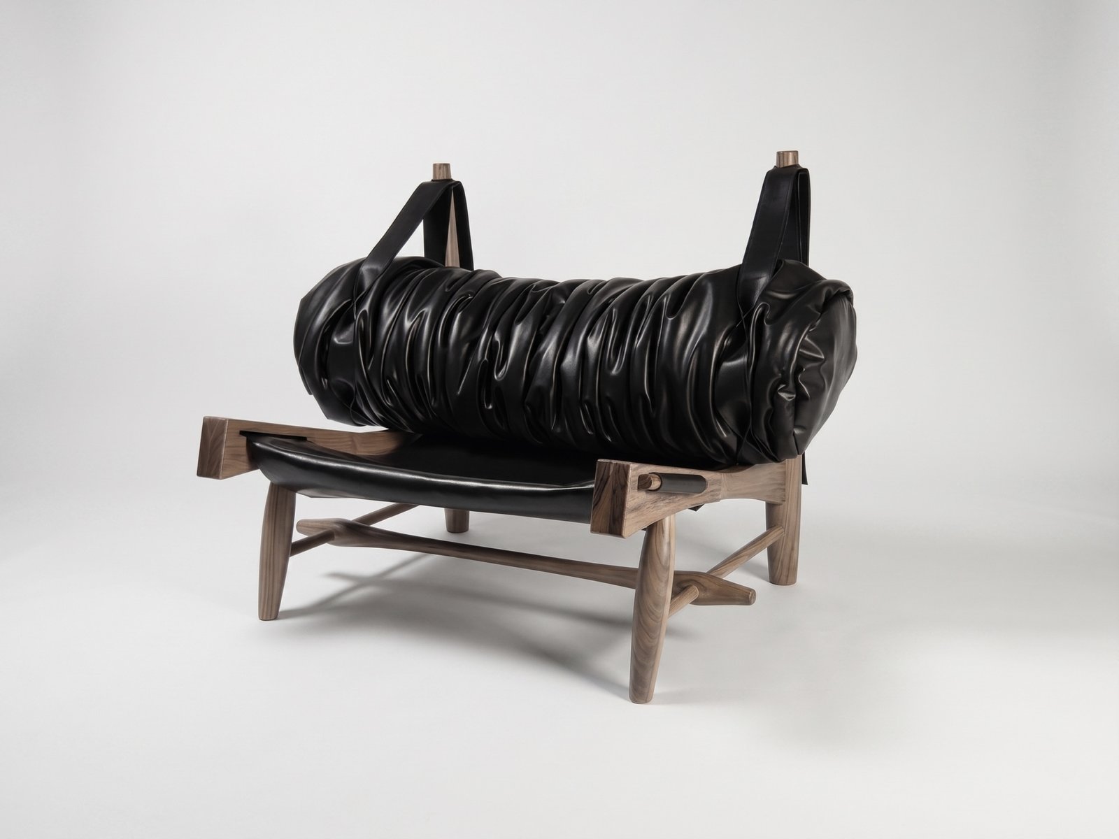 Heechan Kim’s Loxo Chair Wins Best of Students at ICFF